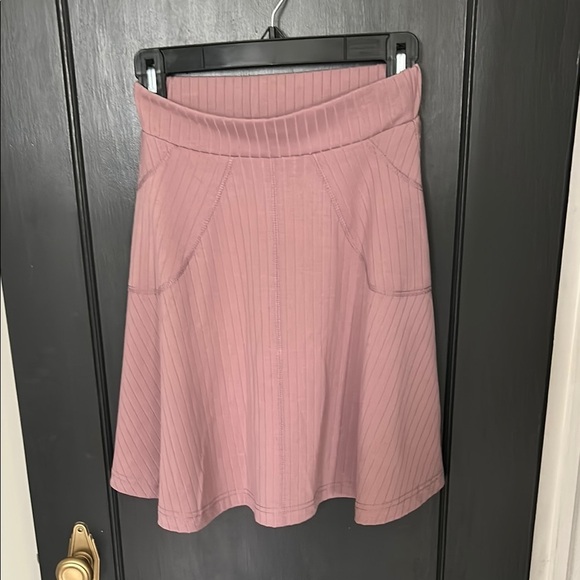 Dresses & Skirts - Elegant Pink Women's Skirt
